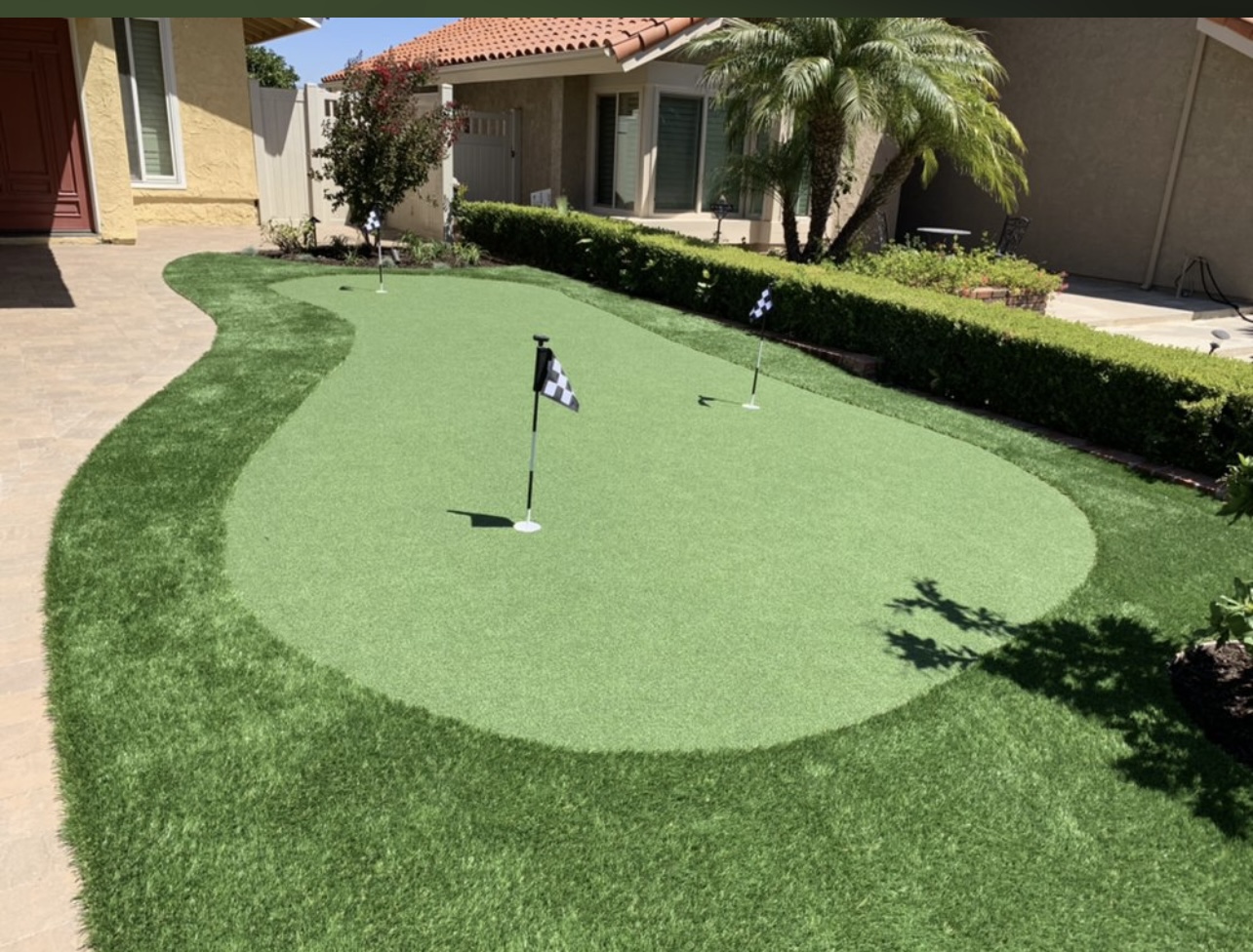 Putting green with artificial turf